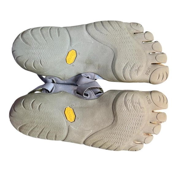 Vibram Five Fingers with Toe Separation - Picture 8 of 9